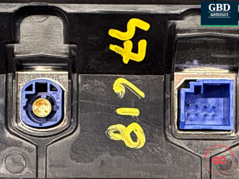 Bilstereo navigasjon skjerm til Mercedes C-Klasse 2014-2018 (Fase 1) (W205) (W205) (BOSCH|A 205 900 41 13|A 205 900 41 13 80|A 205 902 69 02)