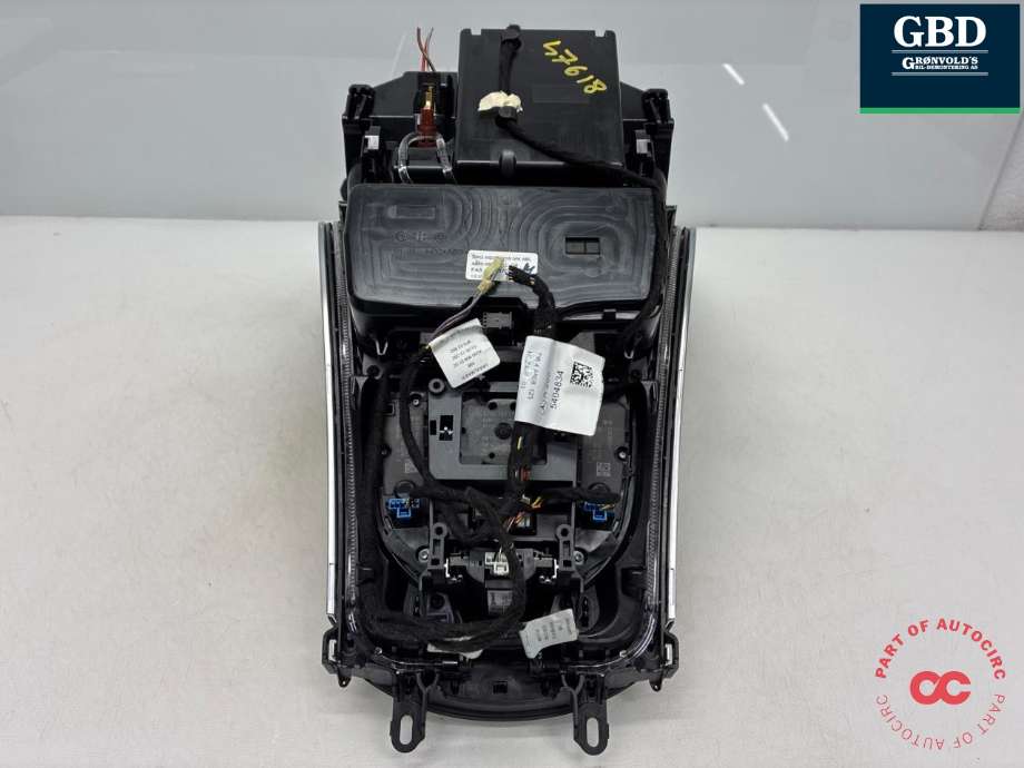 Innredning, Konsoll til Mercedes C-Klasse 2014-2018 (Fase 1) (W205) (W205) (A 205 900 61 15|A 205 680 02 10| A 205 680 10 05|)