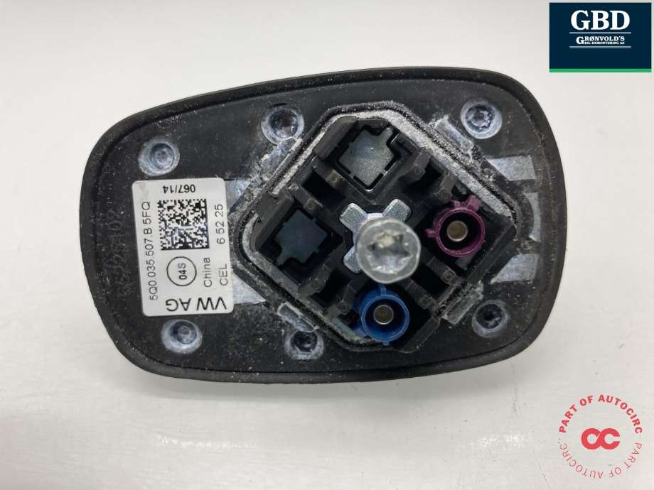 Antenne navigasjon til Škoda Octavia 2013-2016 (Type III, Fase 1) (5Q0 035 507 Q 5FQ|5Q0 035 507 B 5FQ|)