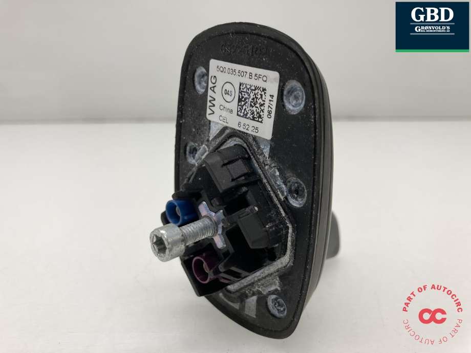 Antenne navigasjon til Škoda Octavia 2013-2016 (Type III, Fase 1) (5Q0 035 507 Q 5FQ|5Q0 035 507 B 5FQ|)