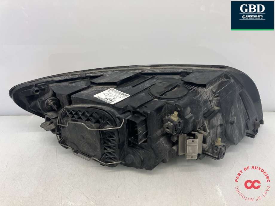 Frontlykt venstre halogen til Volvo V50 2007-2012 (Fase 2) (AUTOMOTIVE LIGHTING|32206139|31265694|0 301 237 201)
