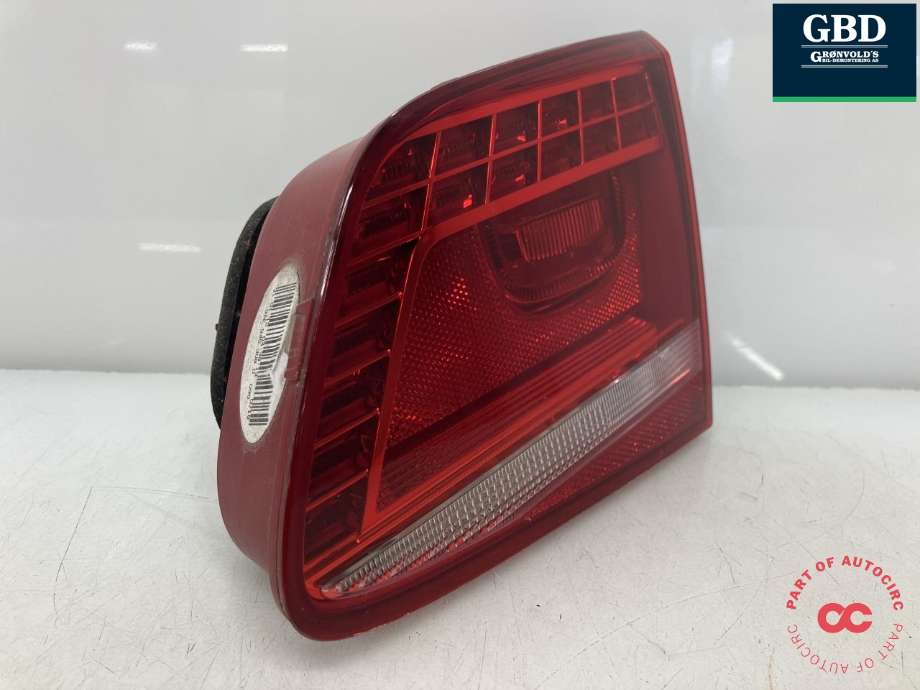 Baklykt høyre indre til VW Passat 2011-2015 (B7) (B7) (3AE 945 308 C|3AE 945 308 D|)