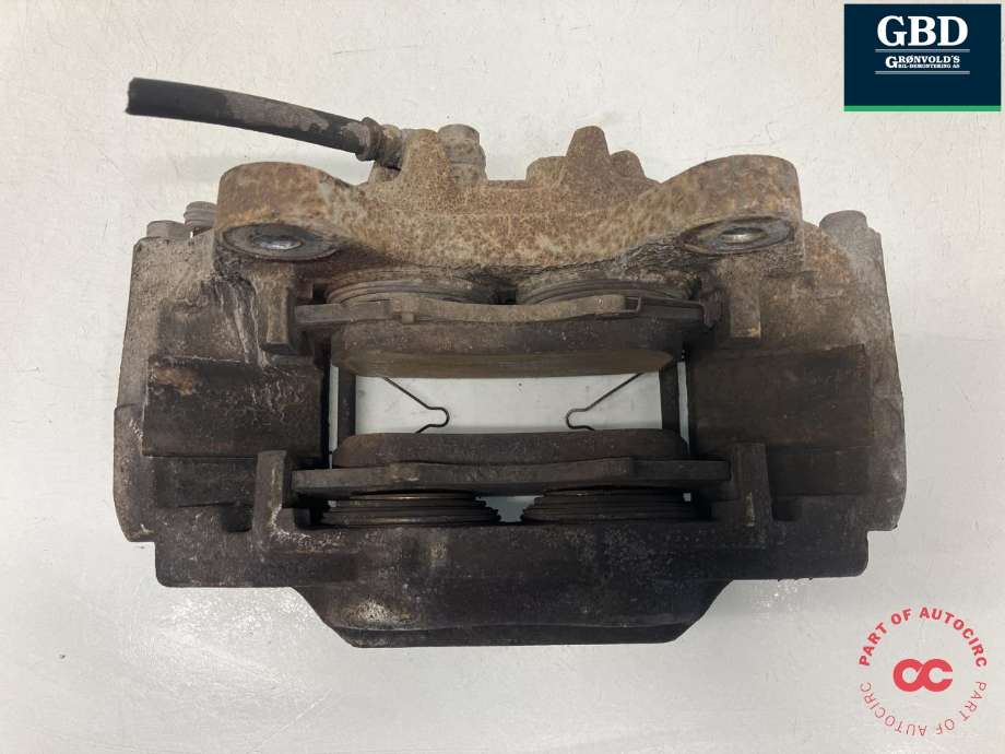 Bremsecaliper høyre foran til Mitsubishi Pajero 2007-2016 (Type IV, Fase 1)  (4605B706|)