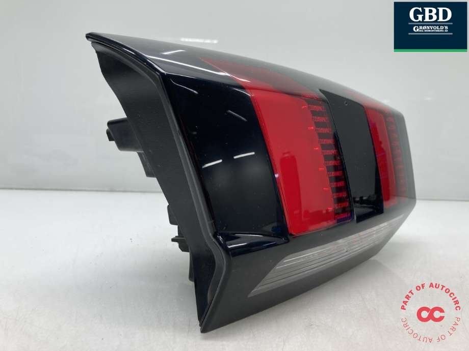 Baklykt venstre indre til Peugeot 5008 2017-->> (Type II)  (|9811027880)