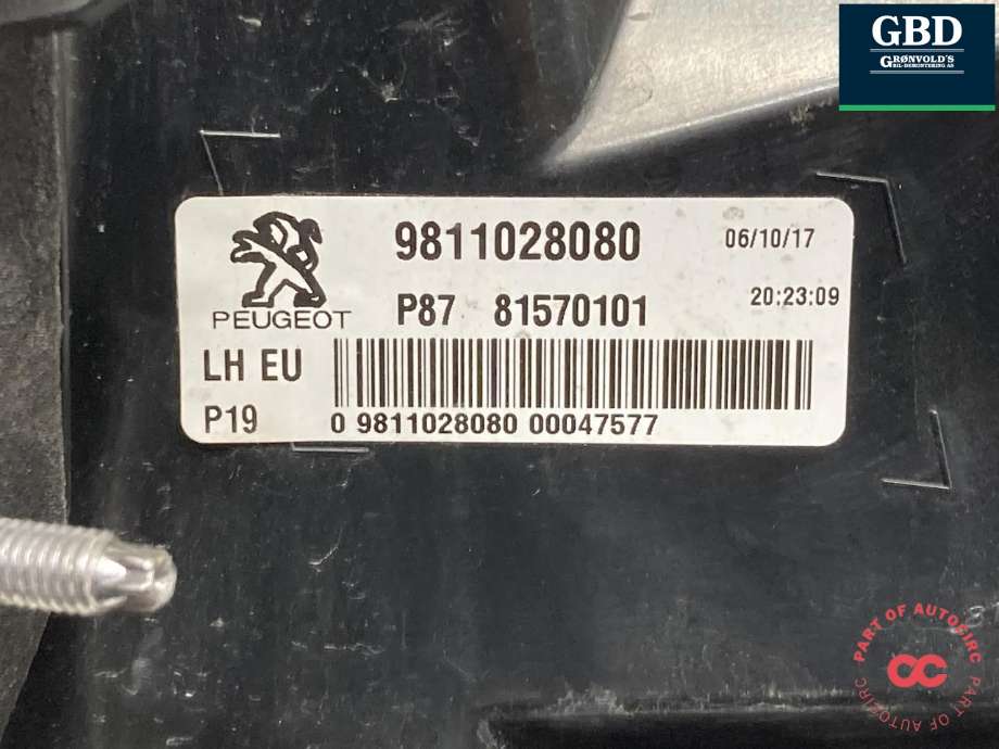 Baklykt venstre ytre til Peugeot 5008 2017-->> (Type II)  (|9811028080)