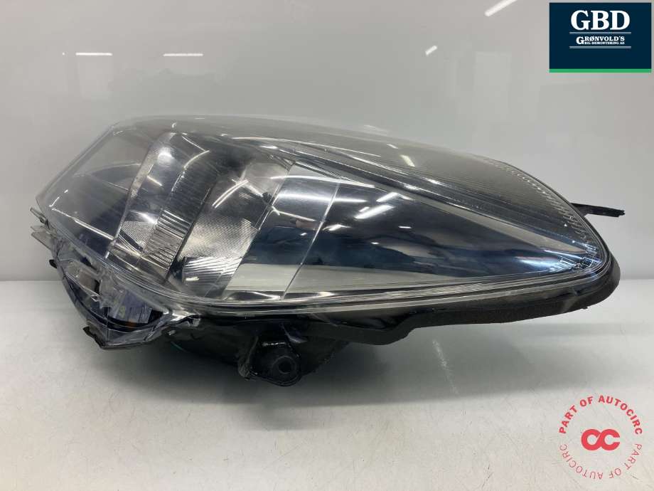 Frontlykt venstre halogen til Toyota Yaris 2012-2014 (Type III, Fase 1)  (811700D470|)