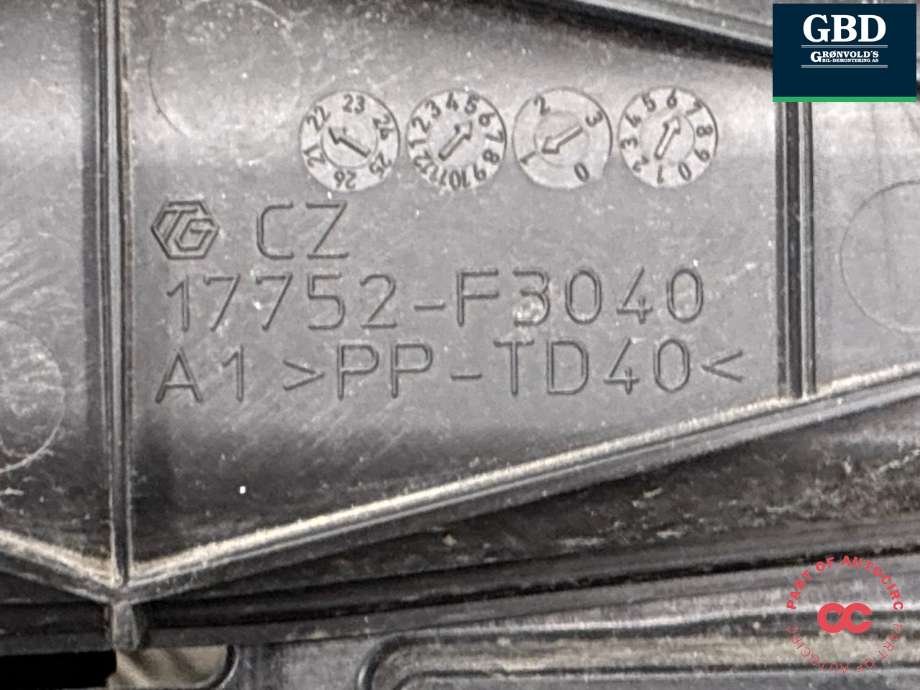 Frontplate øvre til Toyota Yaris 2020-->> (Type IV) (|17752-F3040)