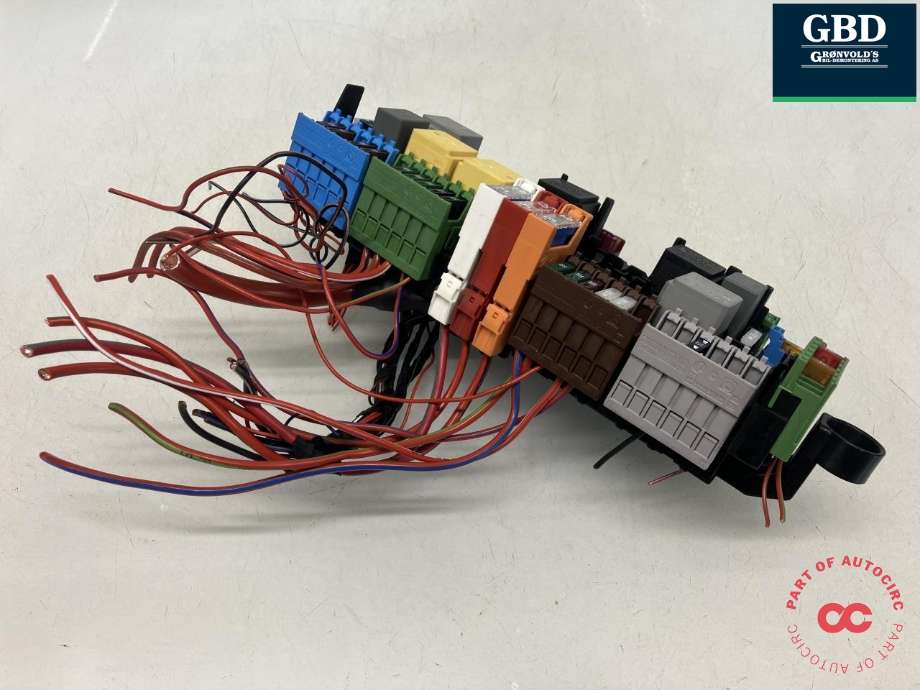 Sikringsboks motorrom til Mercedes Sprinter 2018-->> (907/910) (907/910) (A 907 540 62 40|A 907 540 63 40|A 907 545 01 00)