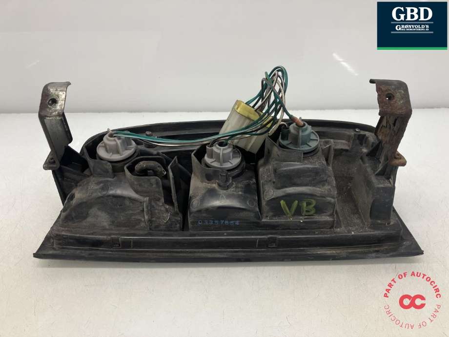 Baklykt venstre til Nissan King Cab 2002-2011 (Fase 2) (D22/NP300) (D22/NP300) (|08-215-19D4L-BF)
