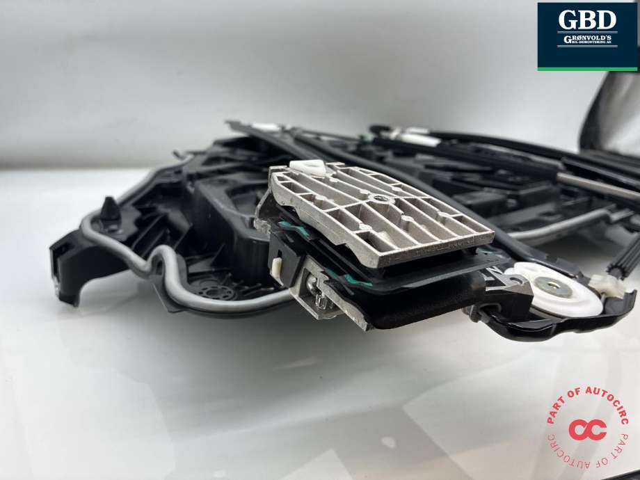 Ruteheis venstre foran til Tesla Model Y 2024-->> (Type II)  (2005484-00-A|)