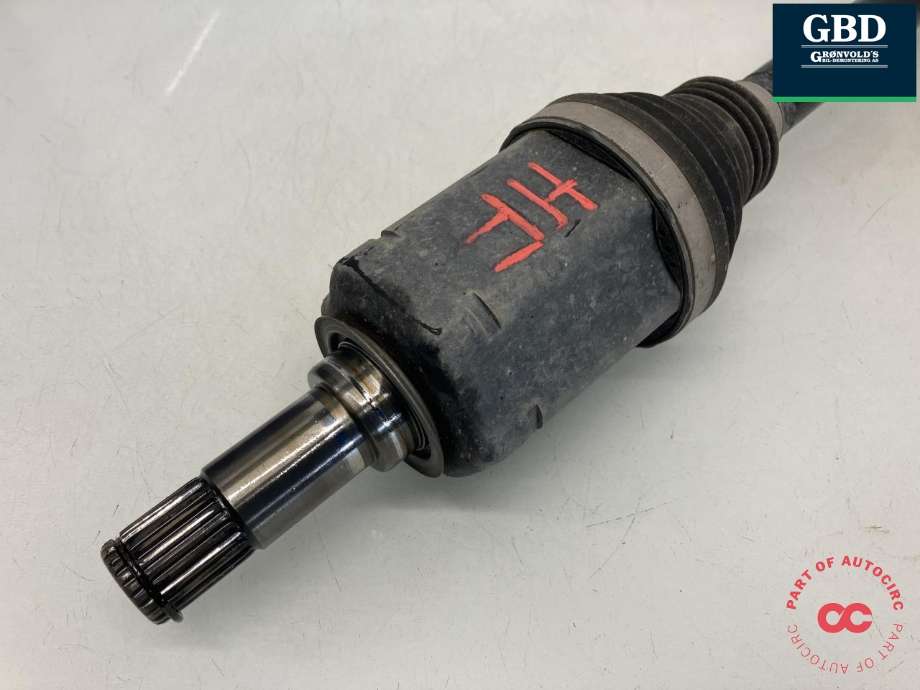 Drivaksel høyre foran, diesel/automat til Mercedes Vito 2014-->> (W447) (W447) (A 447 330 64 00|)