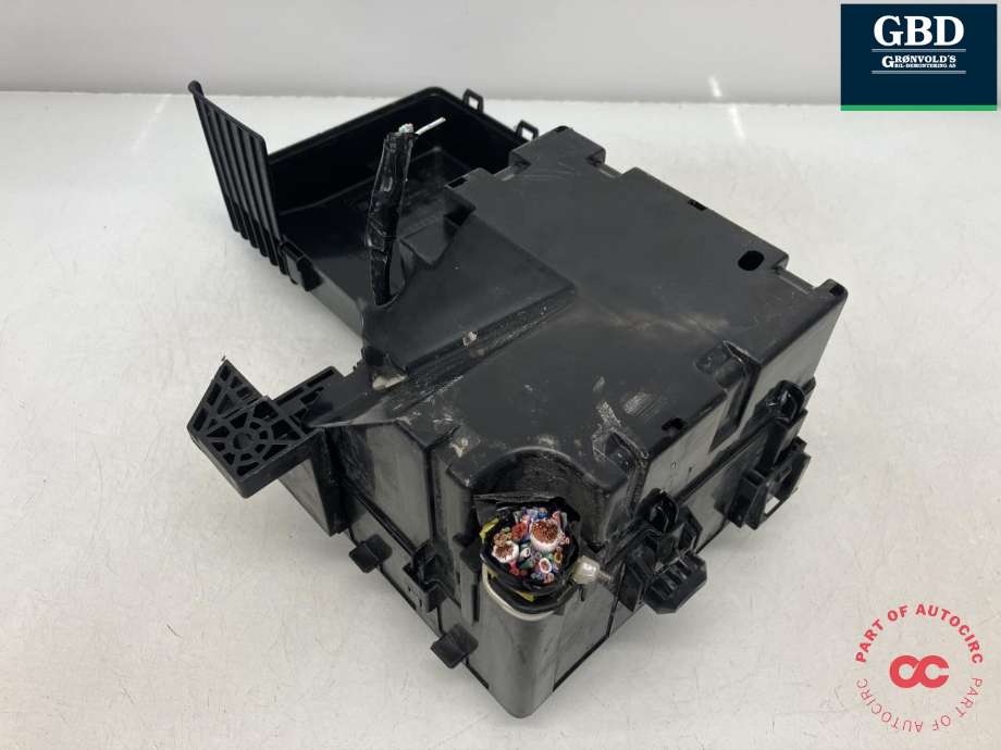 Sikringsboks motorrom til Mitsubishi L200 2015-2019 (Type V, Fase 1)  (8565A368|)