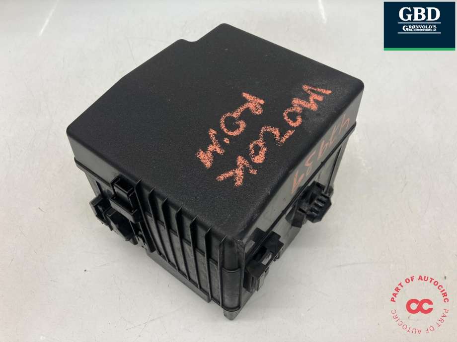 Sikringsboks motorrom til Mitsubishi L200 2015-2019 (Type V, Fase 1)  (8565A368|)