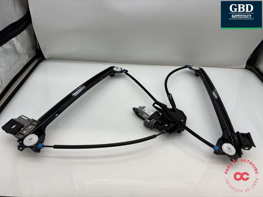 Ruteheis venstre foran til Tesla Model X 2016-->>  (1028818-00-F|402773H 100624 133807 2T13|)