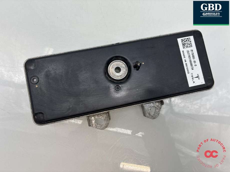 Styreenhet hengerfeste til Tesla Model Y 2024-->> (Type II)  (1764896-99-D|)