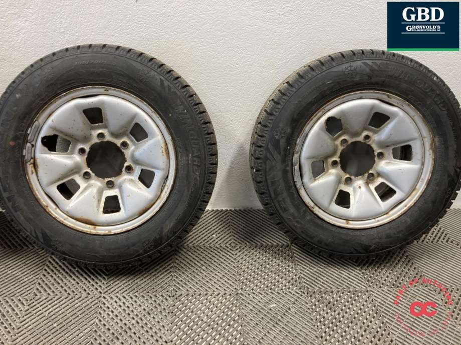 Hjulsett stål vinter til Toyota Hiace 2007-2012 (Fase 3)  (NEXEN PIGGDEKK|WINGUARD  WIN SPIKE SUV|195/70R15C|PROD 24  7.2-8 MM)