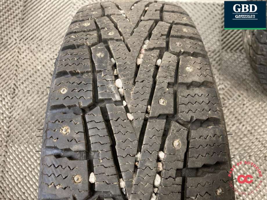 Hjulsett stål vinter til Toyota Hiace 2007-2012 (Fase 3)  (NEXEN PIGGDEKK|WINGUARD  WIN SPIKE SUV|195/70R15C|PROD 24  7.2-8 MM)
