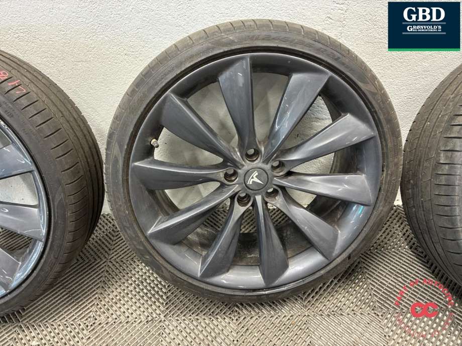 Hjulsett aluminium sommer til Tesla Model S 2013-2016 (Fase 1) (PIRELLI P ZERO|245/35R21 99Y PROD 23|8.5JX21|3.6-5.4 MM)