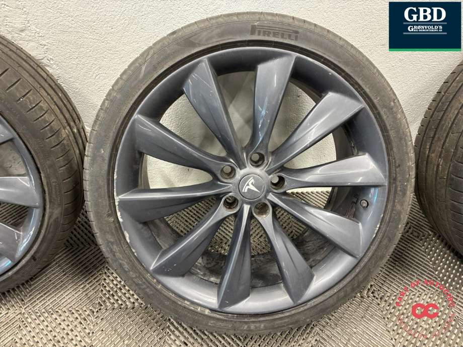 Hjulsett aluminium sommer til Tesla Model S 2013-2016 (Fase 1) (PIRELLI P ZERO|245/35R21 99Y PROD 23|8.5JX21|3.6-5.4 MM)