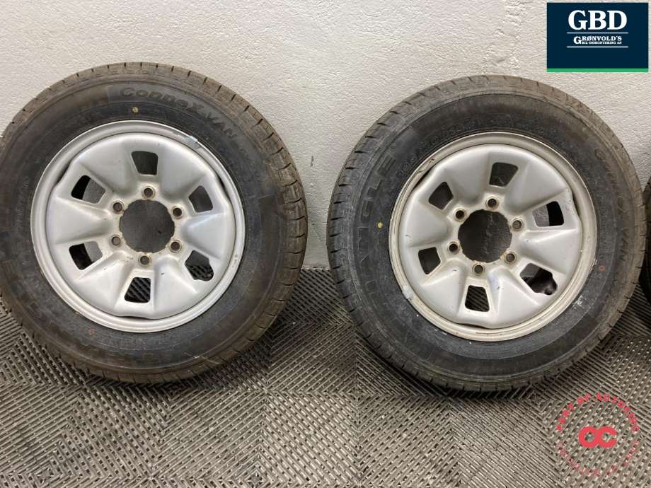 Hjulsett stål sommer til Toyota Hiace 2007-2012 (Fase 3)  (TRIANGLE|CONNEX VAN TV701|195/70R15C| 7 MM|PROD 25)