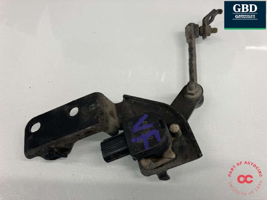Sensor nivå, venstre foran til Mitsubishi Pajero 2007-2016 (Type IV, Fase 1)  (8651A064|)