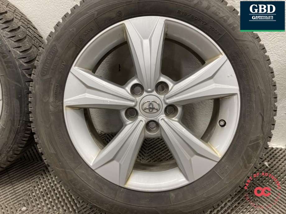Hjulsett aluminium vinter til Toyota C-HR 2016-->> (GOOGYEAR PIGG|ULTRA GRIP PROD 24|215/60R17 8.3-9.6 MM|17X6.5J ET 45)