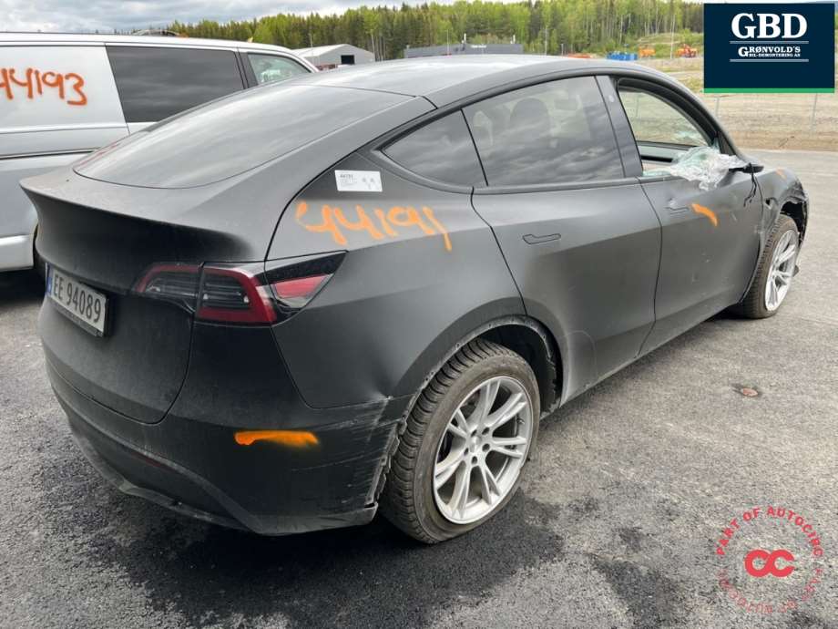 Tesla Model Y, 2021- ()