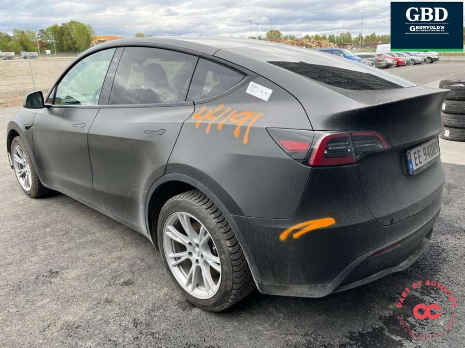 Tesla Model Y, 2021- ()