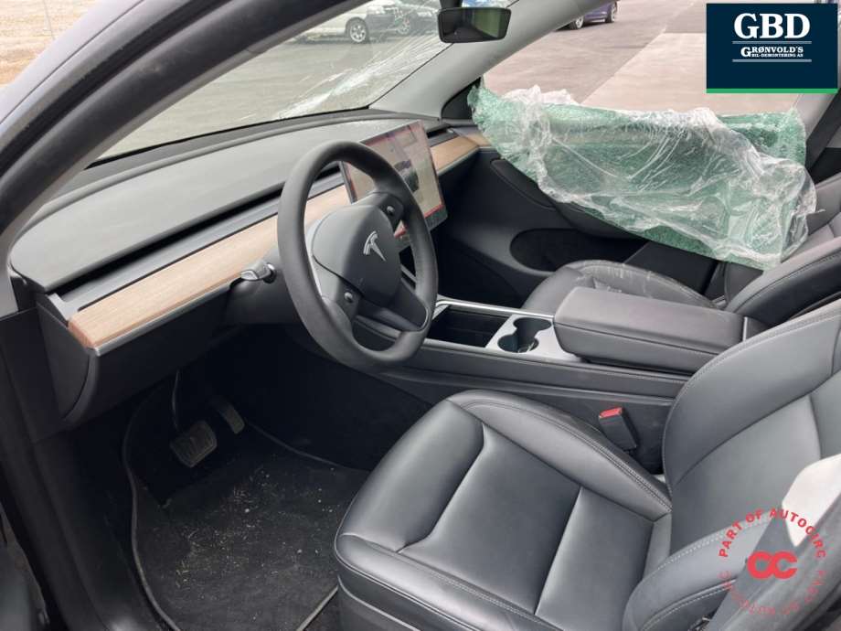 Tesla Model Y, 2021- ()