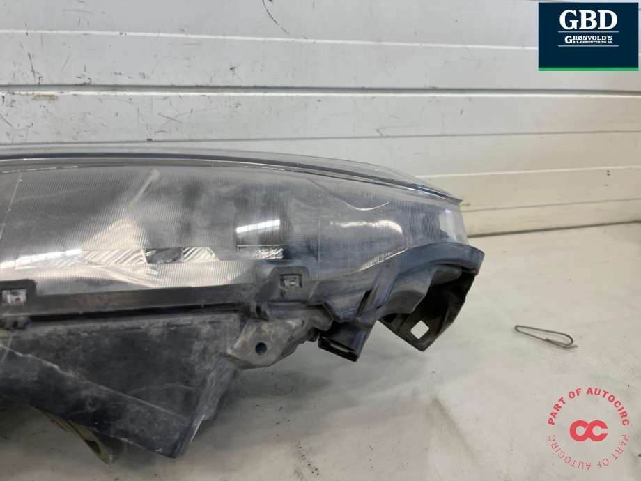 Frontlykt venstre halogen til Ford Transit Connect 2013-2018 Type II, Fase 1 (1949635|FT11-13W030-DB|)