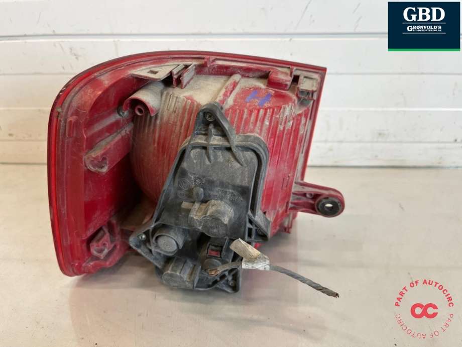 Baklykt høyre ytre til VW Touran 2010-2015 (Type I, Fase 3)  (1T0 945 096 R|)