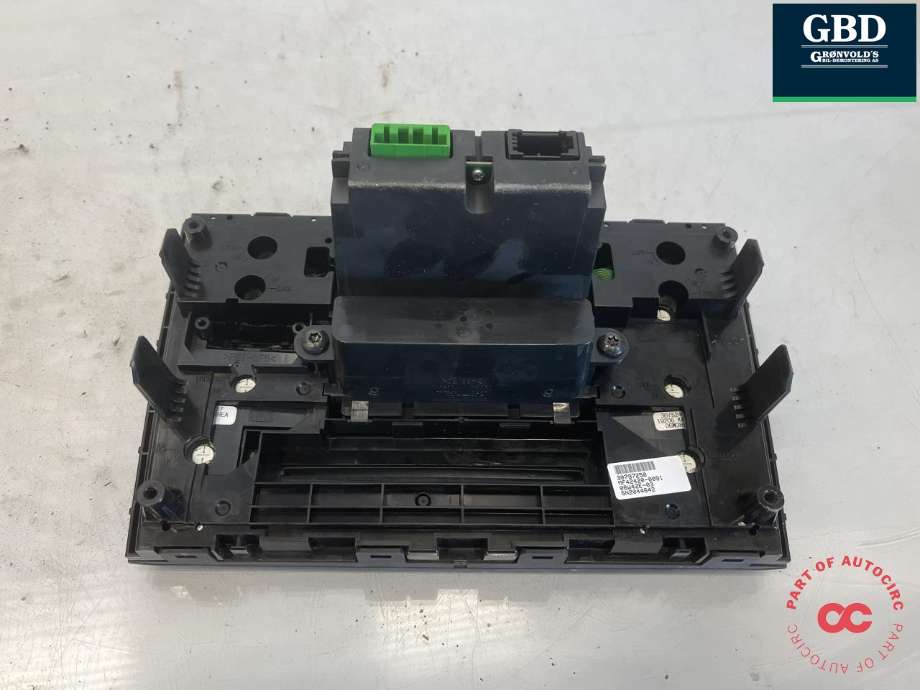 Bilstereo betjeningspanel til Volvo XC90 2002-2006 (Type I, Fase 1)  (3130003|)
