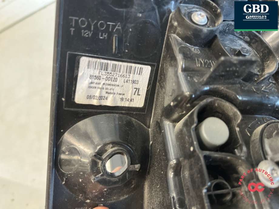Baklykt venstre ytre til Toyota Yaris Cross (SUV) 2021-->>  (815600DE20|)