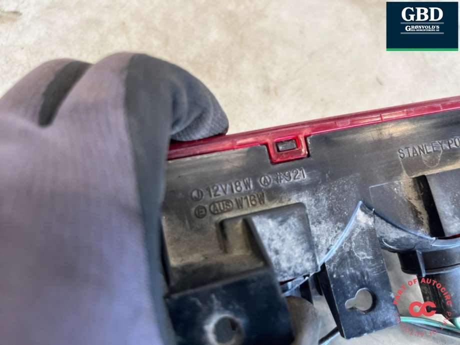 Baklykt bremselys bakrute til Mitsubishi Pajero 2000-2006 (Type III)  (MR441849|)