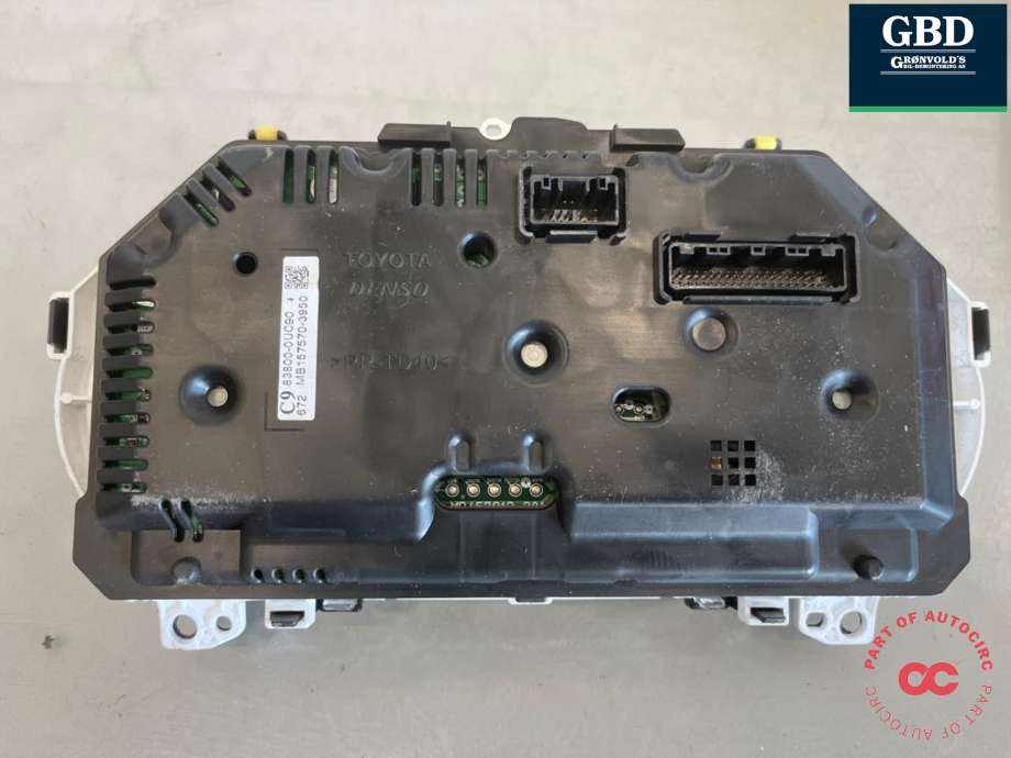 Instrumentpanel til Toyota Yaris 2014-2020 (Type III, Fase 2)  (838000UC90|)