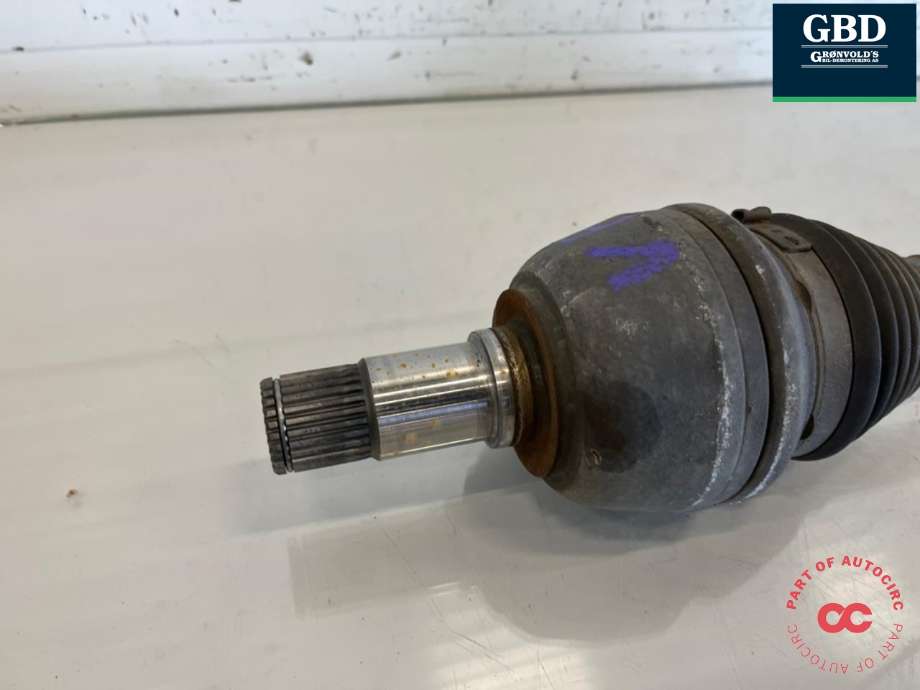 Drivaksel venstre foran, diesel/automat til Mercedes A-Klasse 2012-2018 (W176) (W176) (A 246 330 16 01|A 246 330 94 00|A 246 330 31 00)