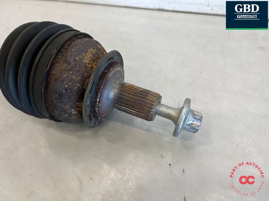 Drivaksel venstre foran, diesel/automat til Mercedes A-Klasse 2012-2018 (W176) (W176) (A 246 330 16 01|A 246 330 94 00|A 246 330 31 00)