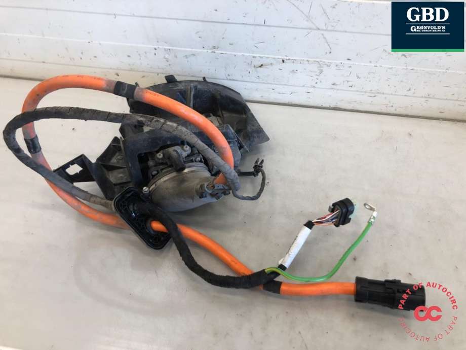 Batterilader inntak/luke til Mercedes C-Klasse 2014-2018 (Fase 1) (W205) (W205) (A 205 540 54 82|A 205 540 09 04|A2055405482)