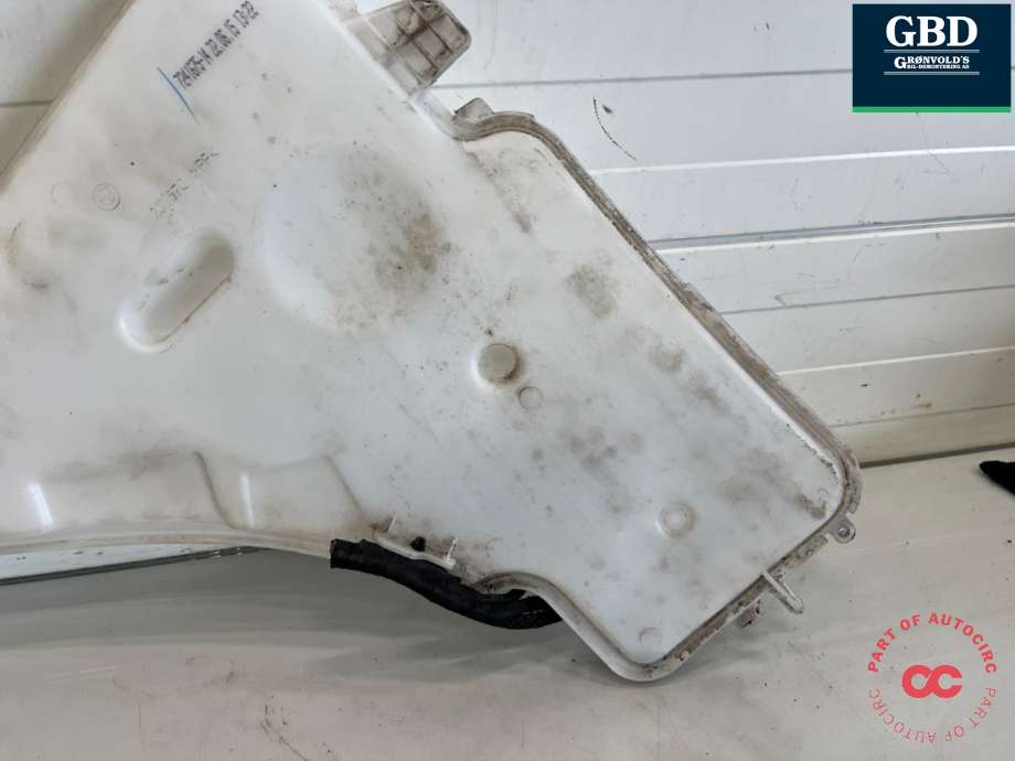 Spylertank foran til BMW 1-Serie 2015-2019 (Fase 2) (F20/F21) (F20/F21) (61 66 7 241 676|)