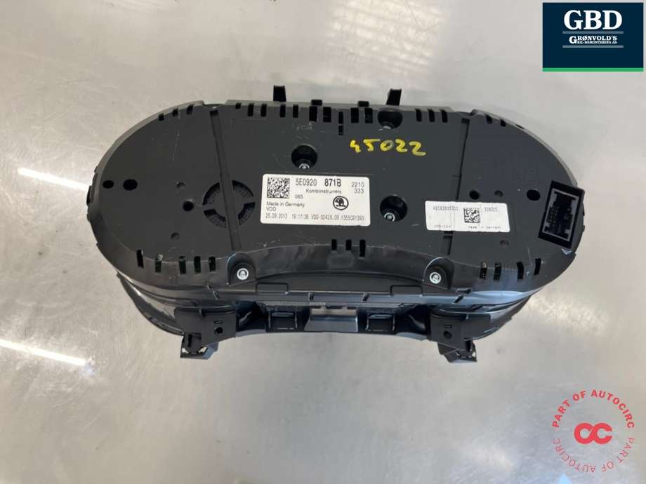 Instrumentpanel til Škoda Octavia 2013-2016 (Type III, Fase 1)  (5E0 920 871 B|5E0920 871B|)