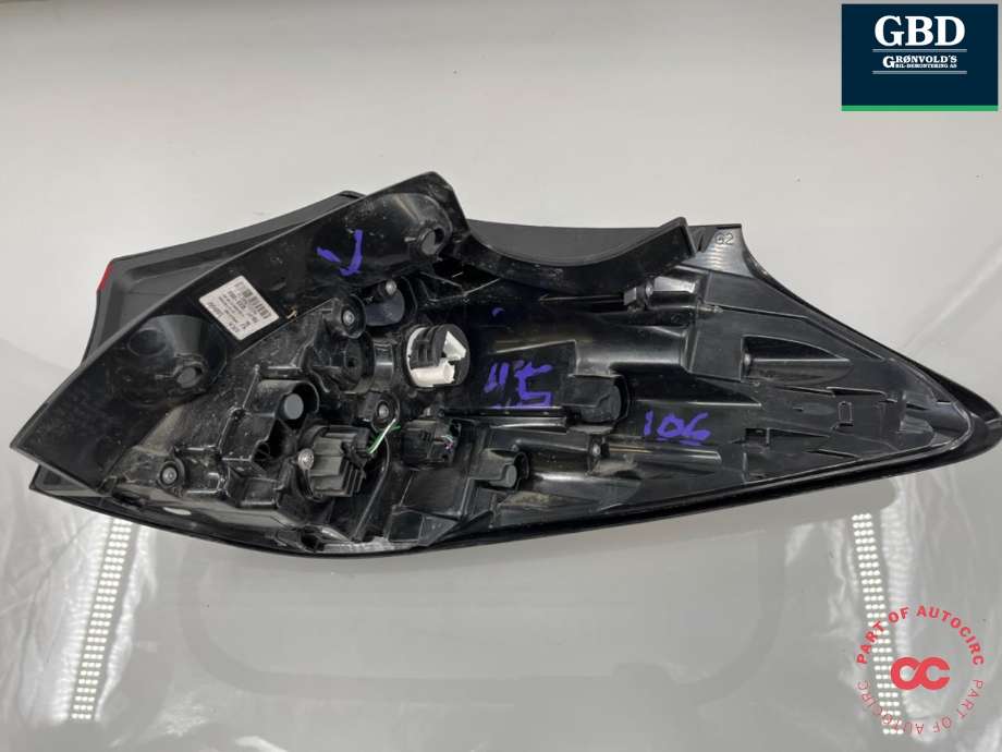 Baklykt venstre ytre til Toyota Yaris Cross (SUV) 2021-->>  (815600DE20|)