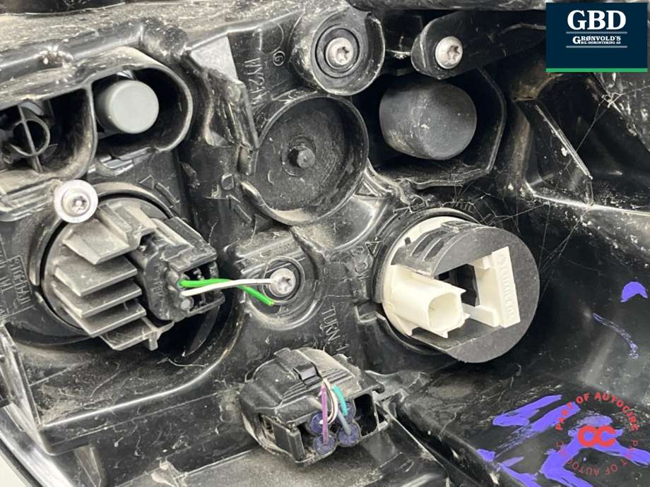 Baklykt venstre ytre til Toyota Yaris Cross (SUV) 2021-->>  (815600DE20|)
