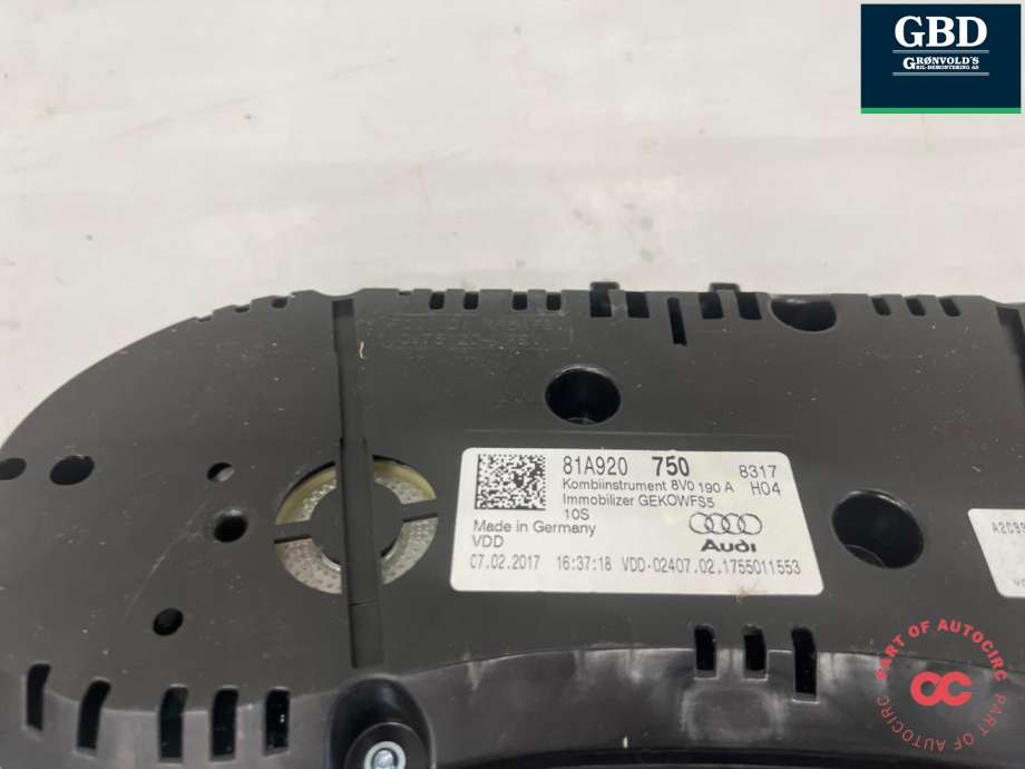 Instrumentpanel til Audi Q2 2016-->>  (81A 920 750|)