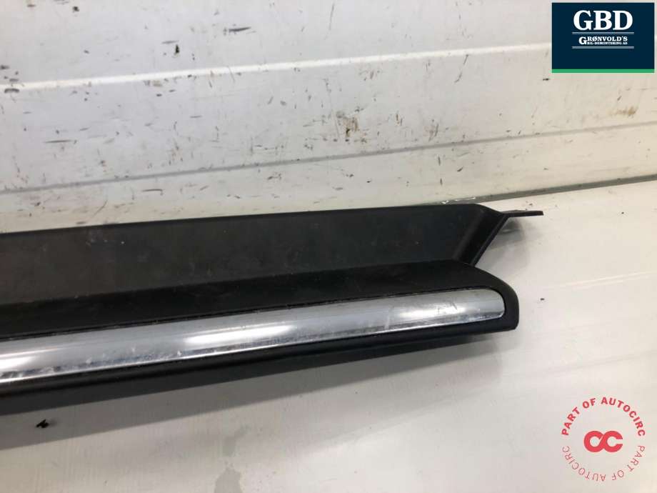 Grill til Ford Focus 2011-2014 (Type III, Fase 1)  (2048467|BM51-8200-BF|)