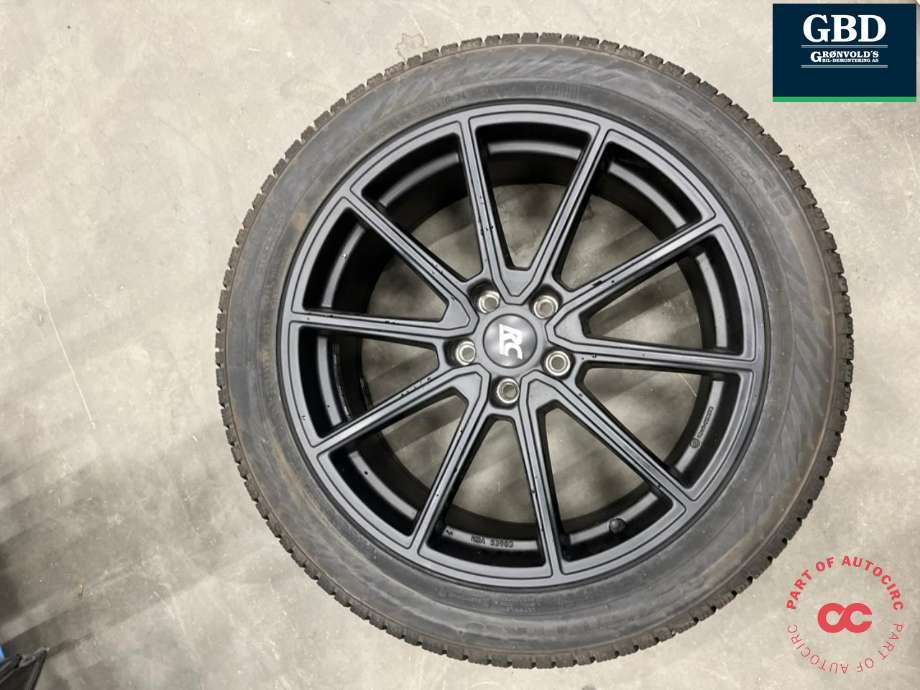 Hjulsett aluminium vinter til VW ID.7 2023-->>  (NOKIAN HAKKAPELIITTA|BAK 255-45R19  FORAN 235-50R19|PROD 2923   7|33MM|FORAN ET45 BAK ET42)