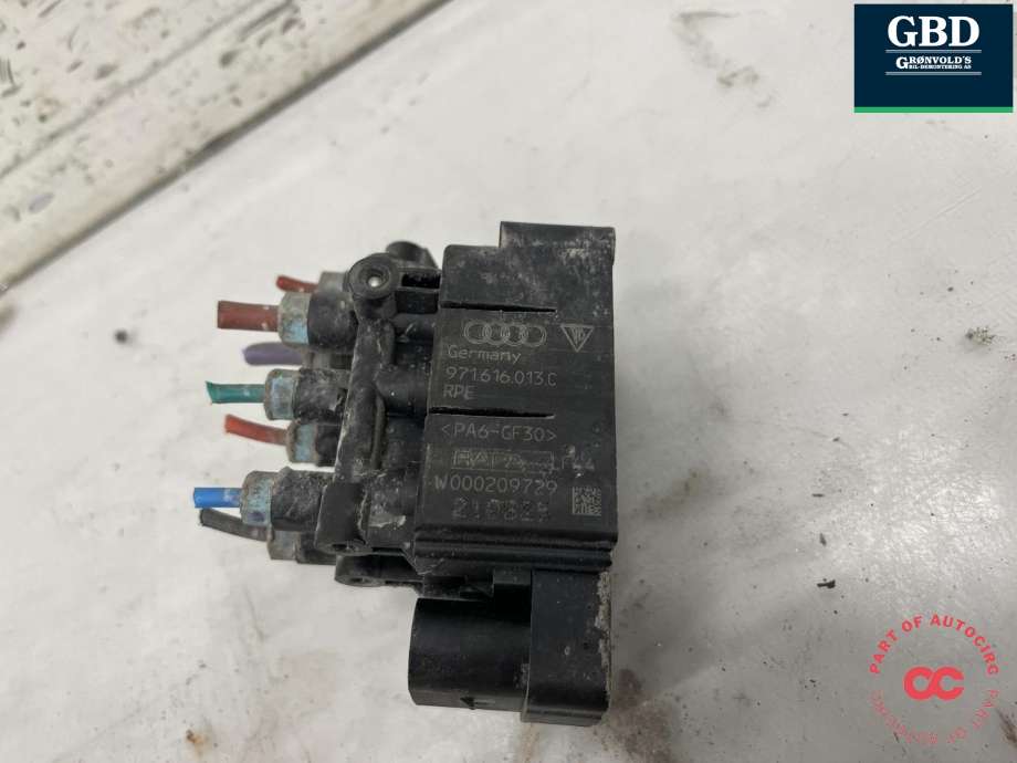 Ventilblokk luftfjæring til Porsche Taycan 2019-->>  (971 616 056 C|971.616.013C|)