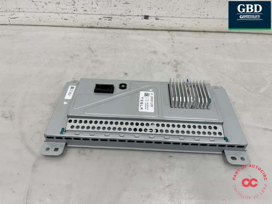 Instrumentpanel til Tesla Model X 2016-->>  (1004788-00-G|1004788-00-F | 1039357-00-F |1004788-00-H|1039357-00-G | 1039357-00-H)