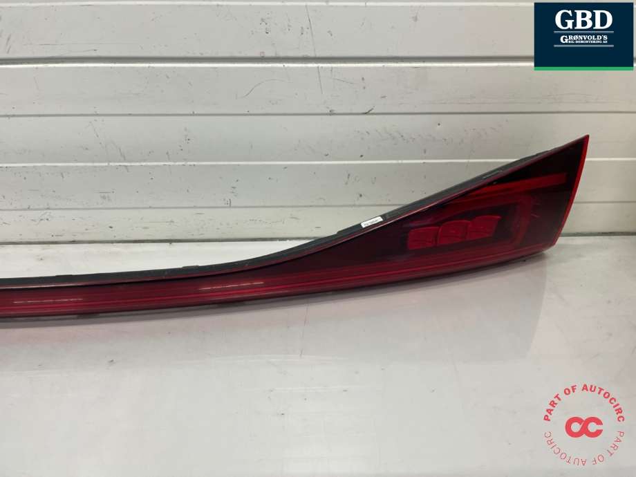 Baklykt midtre til Mercedes EQB 2022-->>  (A 243 906 39 00|)