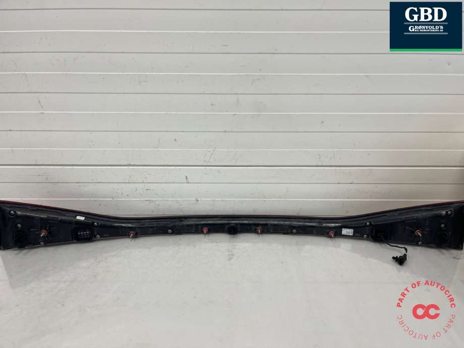 Baklykt midtre til Mercedes EQB 2022-->>  (A 243 906 39 00|)