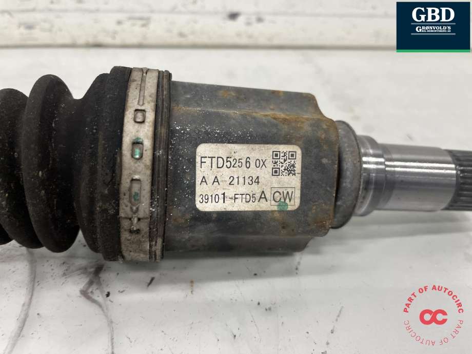 Drivaksel venstre foran, bensin/automat til Mazda CX-3 2015-2022  (FTD52560X|)